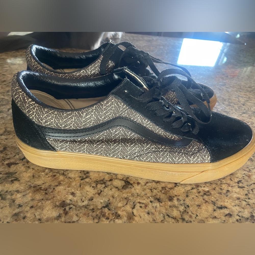 Vans Black & brown old skool Low-Top Sneakers with Gum Sole